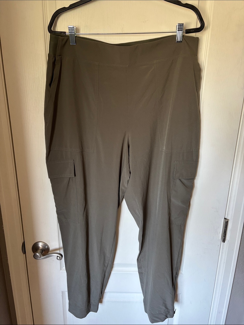 Athleta Cargo Travel Pants Size 16 Olive Green